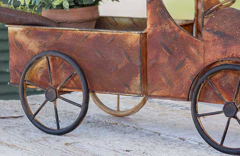 Avelena | Rostige Antike Inspirierte Pickup-Truck