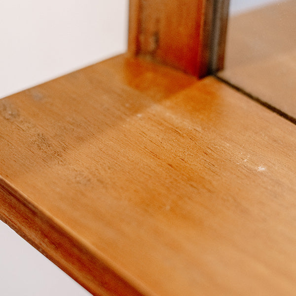 Avelena | 33 Zoll Eichen Wandspiegel mit Haken und Regal