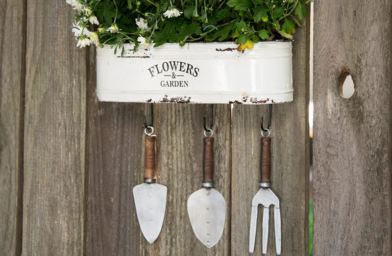 Avelena | Emaille Blumentopf mit Gartenwerkzeug