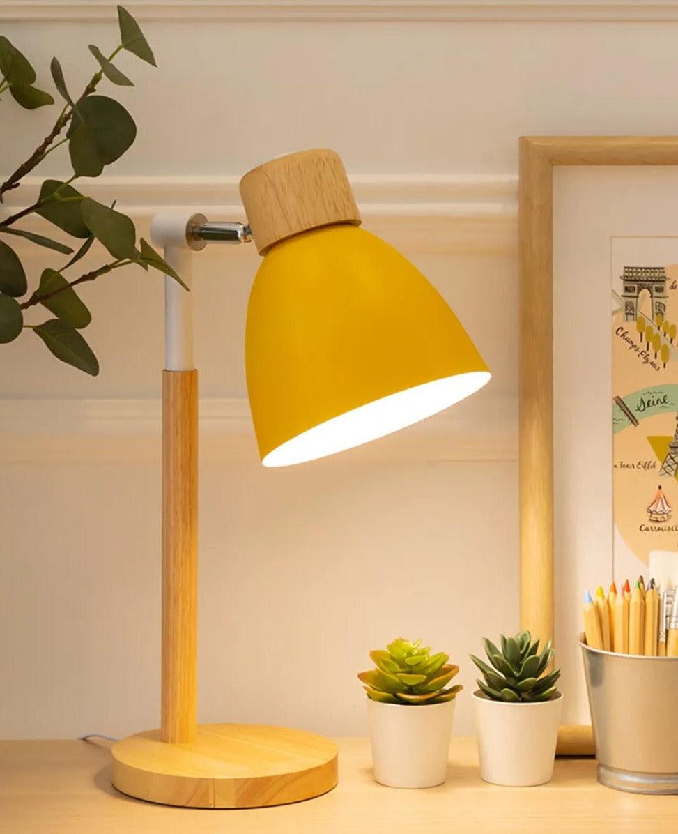 Avelena | Nordische Tischlampe | Holz, Eisen