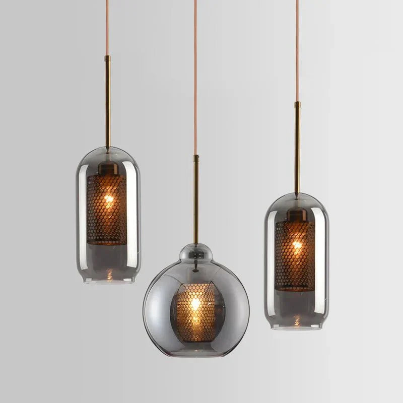 Avelena | UrbanBeam – Stilvolle Eisen- und Glas-Hängeleuchte