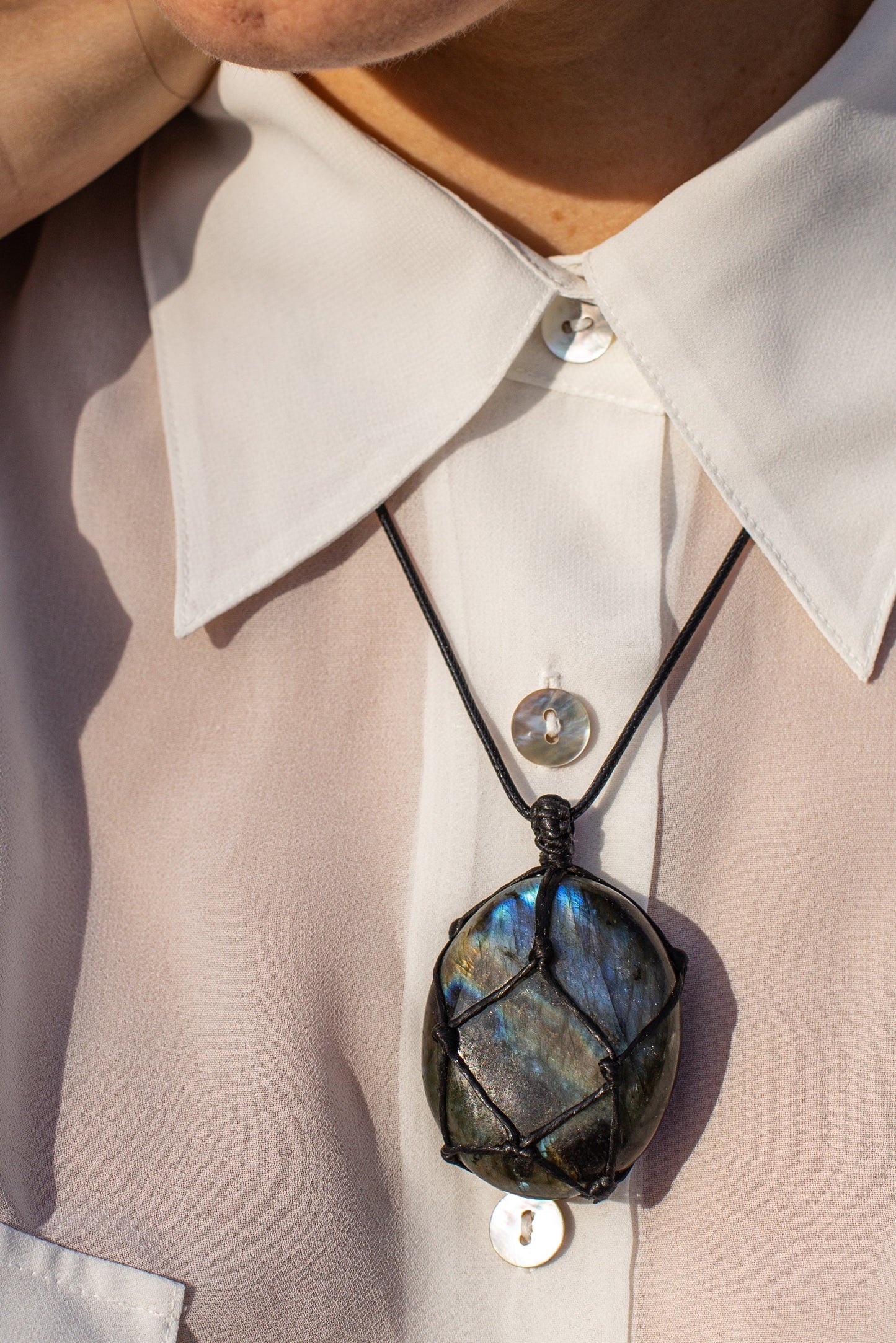 Avelena | DragonHeart Halskette – Mystisches Labradorit Schmuck