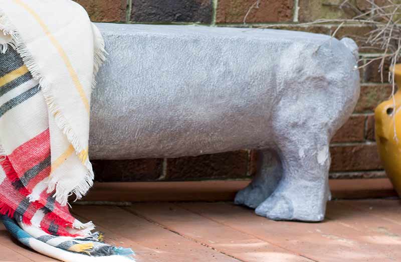 Avelena | Gross Eklectic Pig Gartenbank