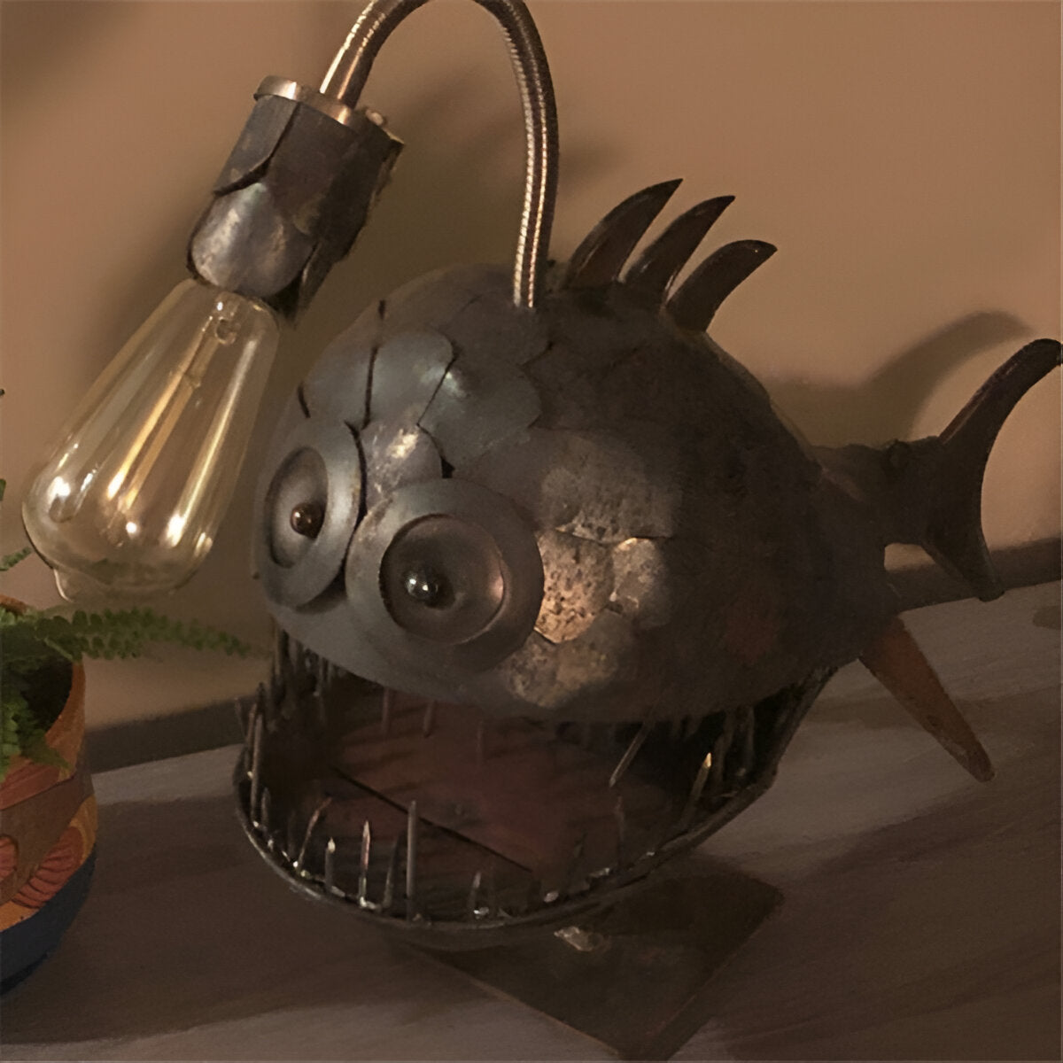 Avelena | Steampunk Anglerfish Lamp – Coole & Ungewöhnliche Stehlampe für Ihr Zuhause