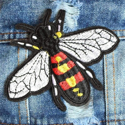 Avelena | Bestickte Haustierkleidung Loch Cowboy Jeans Kleidung für Kleine Hunde Herbst Chihuahua Hundejacke Fabrikverkauf Hundewesten