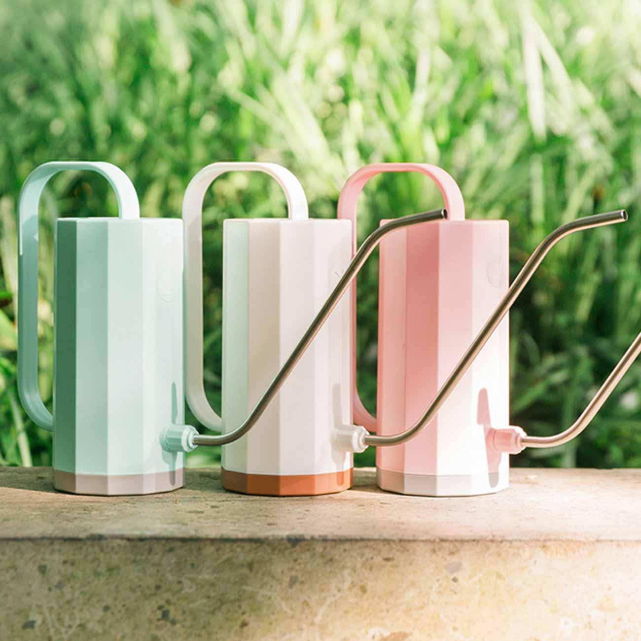 Avelena | Innen Gießkanne mit langem Ausguss für Zimmerpflanzen, 1200 ml Kapazität, langlebiges Polypropylen, stylische Pastellfarben