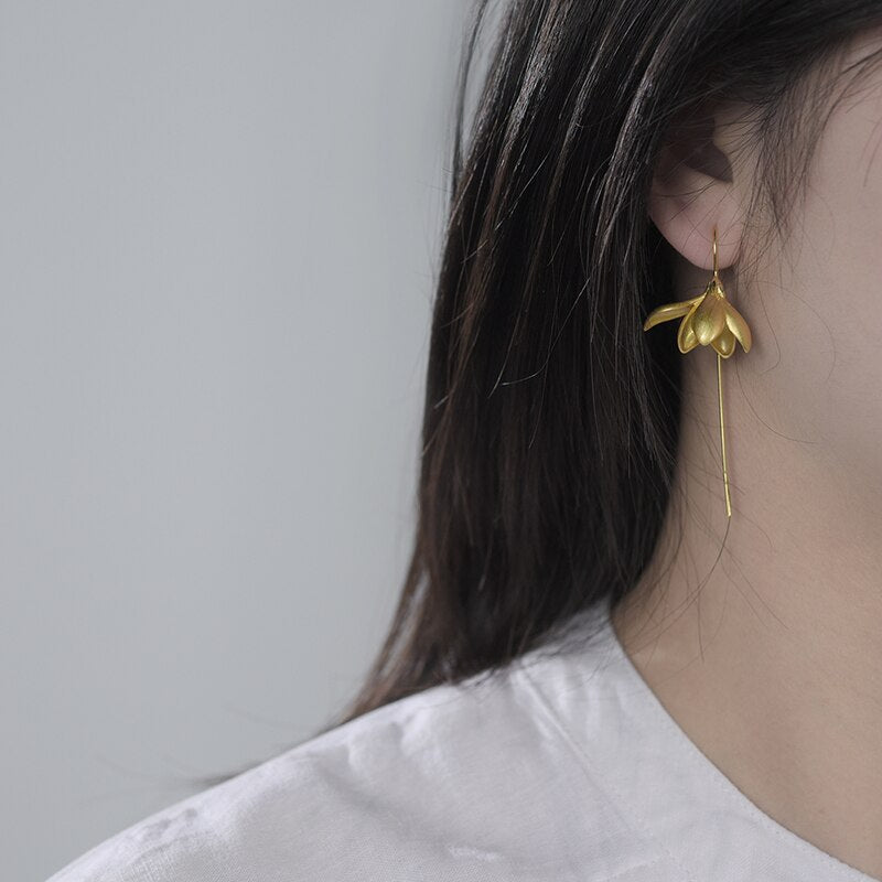 Avelena | 18K Gold elegante Magnolienblüten Ohrringe mit Anhänger