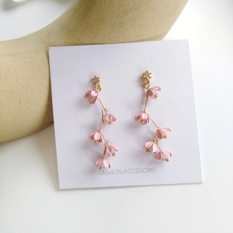 Avelena | Lange Strass Kristall Pink Sakura Blume mit Zirkon Clip Ohrringe