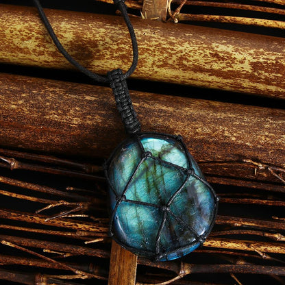 Avelena | DragonHeart Halskette – Mystisches Labradorit Schmuck