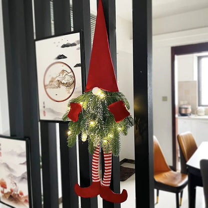 Avelena | Santa Gnome mit Weihnachtskranz und funkelnden LED-Leuchten – Perfekt für Haustür, Wand oder Fenster festliche Magie