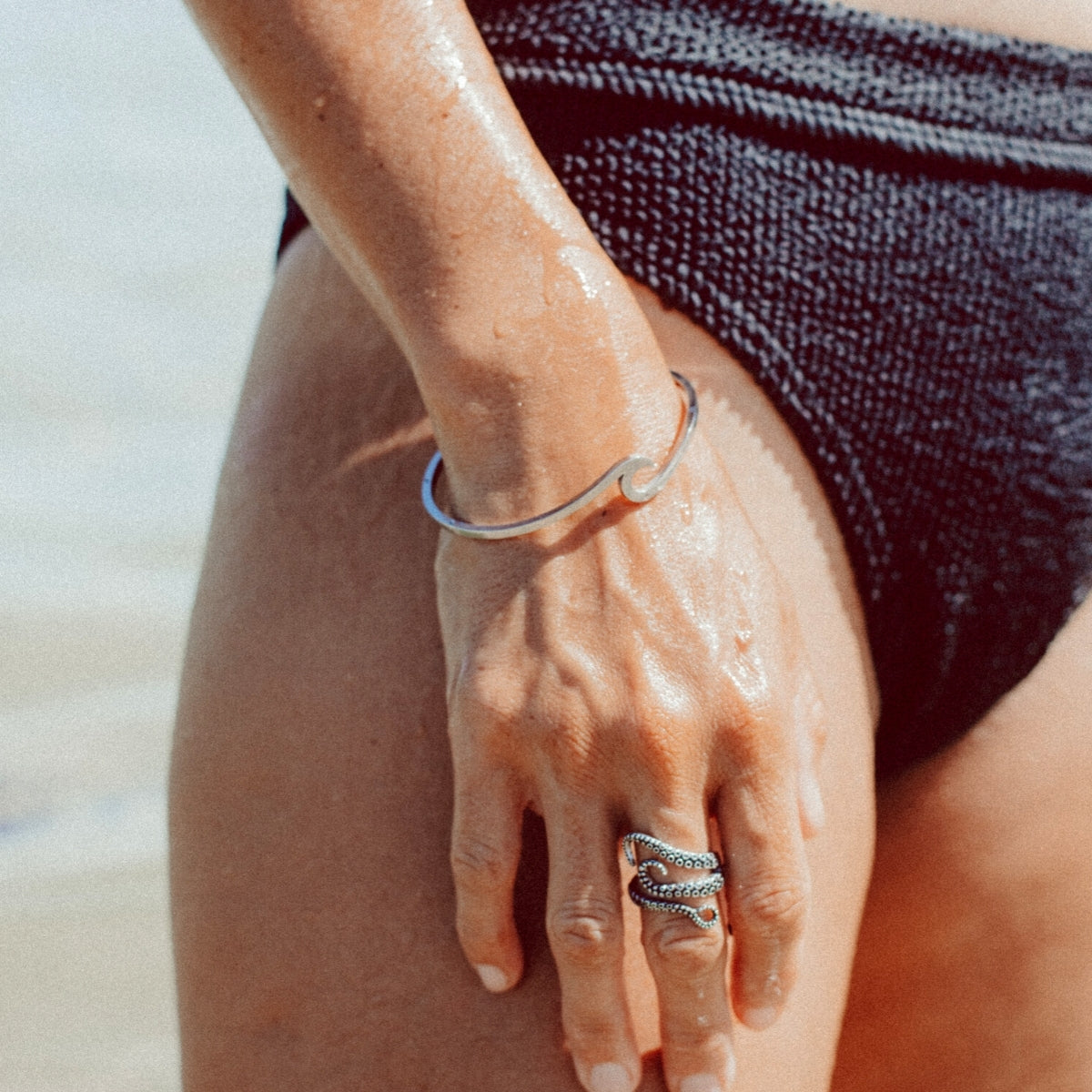 Avelena | Subtle Waves Armband für Frauen Mira