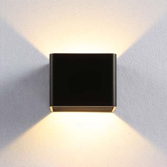 Avelena | OrrSquare – Moderne quadratische Wandleuchte für stilvolle Beleuchtung