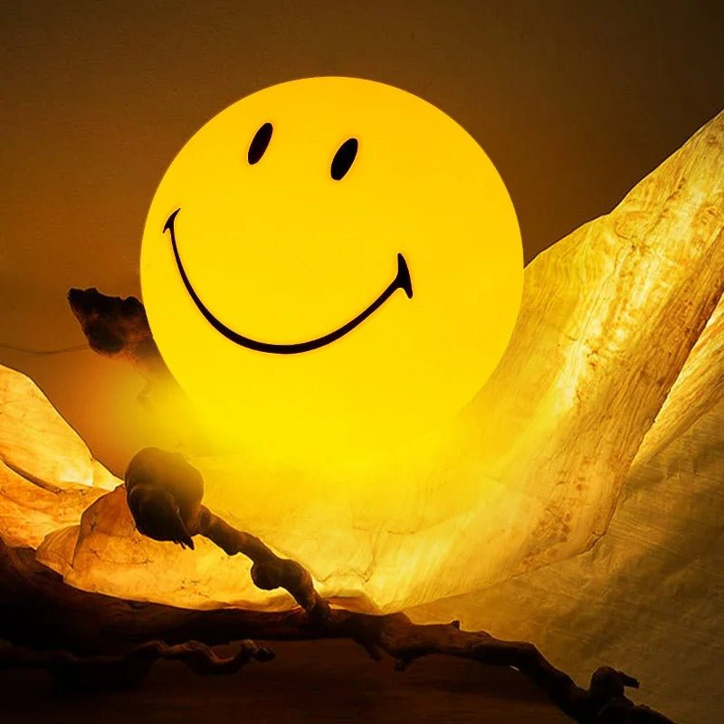 Avelena | Smiley Nachtlicht – Wiederaufladbares, rundes LED-Nachtlicht mit Touch-Schalter für den Tisch