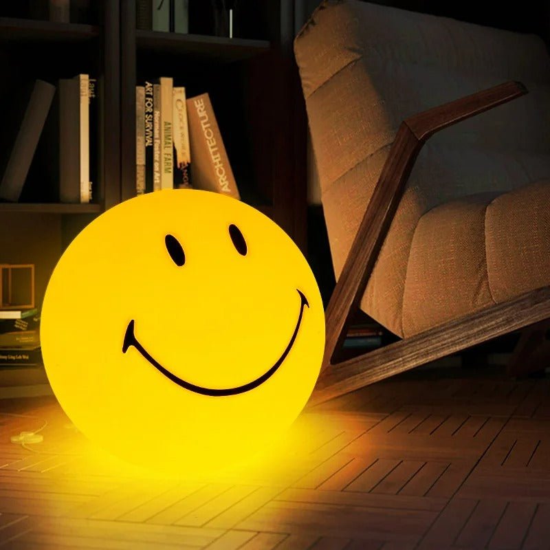 Avelena | Smiley Nachtlicht – Wiederaufladbares, rundes LED-Nachtlicht mit Touch-Schalter für den Tisch
