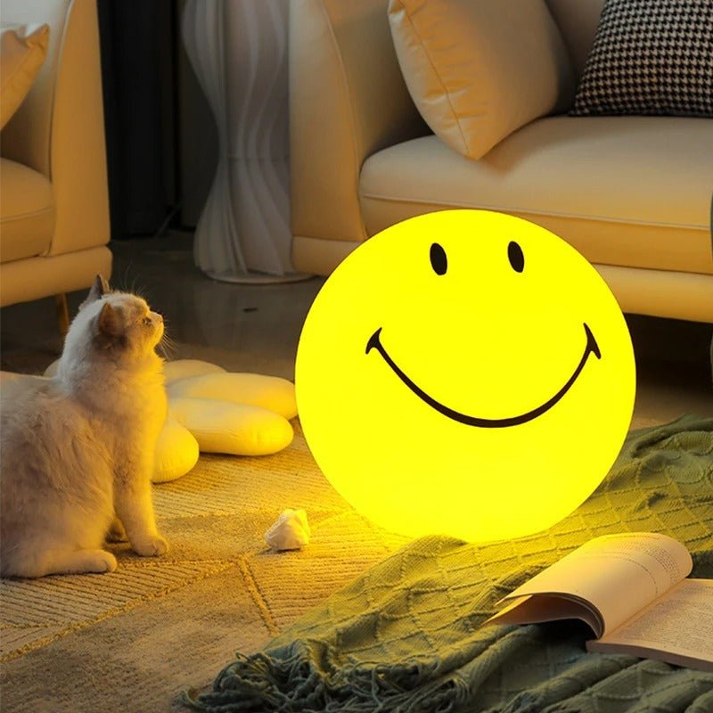 Avelena | Smiley Nachtlicht – Wiederaufladbares, rundes LED-Nachtlicht mit Touch-Schalter für den Tisch