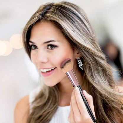 Avelena | Make-Up Pinsel Starterset mit Schwämmen, Wimpernzange und Tasche In Schwarz