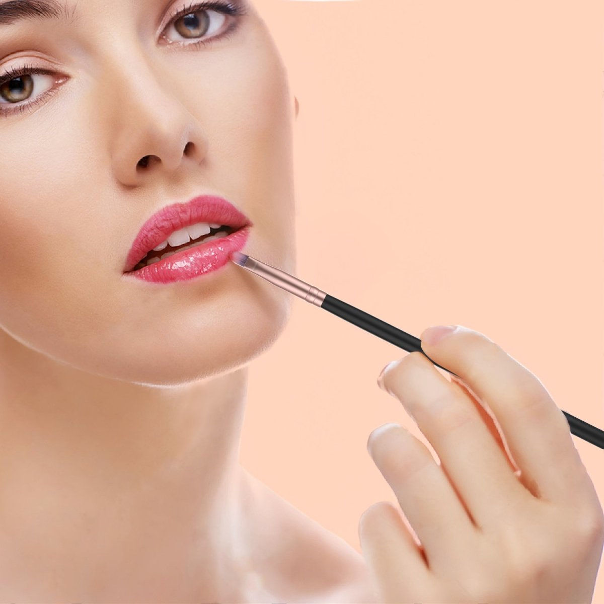 Avelena | Make-Up Pinsel Starterset mit Schwämmen, Wimpernzange und Tasche In Schwarz