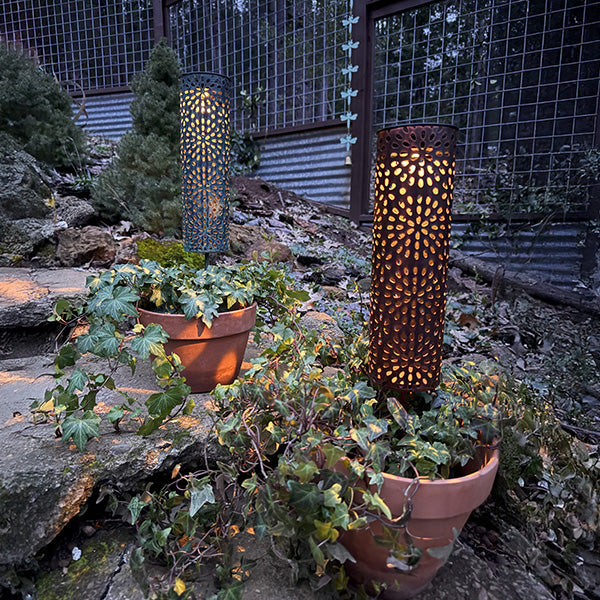 Avelena | Zylinderförmige Metall Außen Solarlichter Für Den Garten, Set mit Zwei
