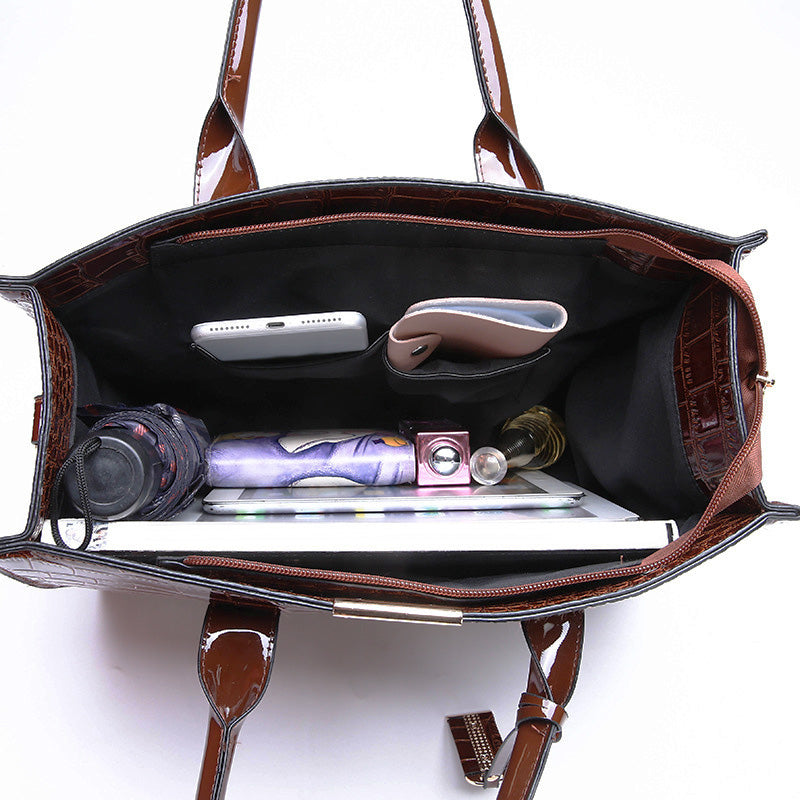 Avelena | Tasche mit Krokodilprägung.