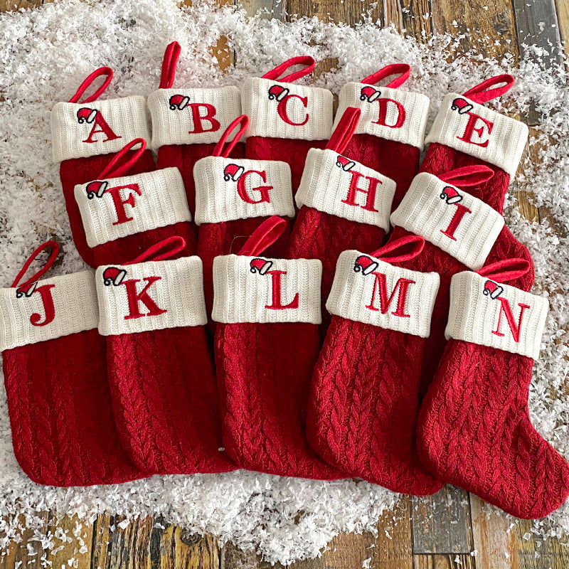 Avelena | Gemütliche Stricksocken, Bestickte Candy-Geschenktasche, Weihnachtsstrumpf mit Buchstaben - Perfekt für die Kleinen!