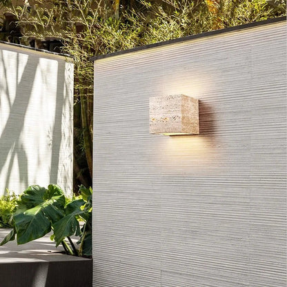 Avelena | Wandleuchte aus Travertin für eine warme und elegante Atmosphäre