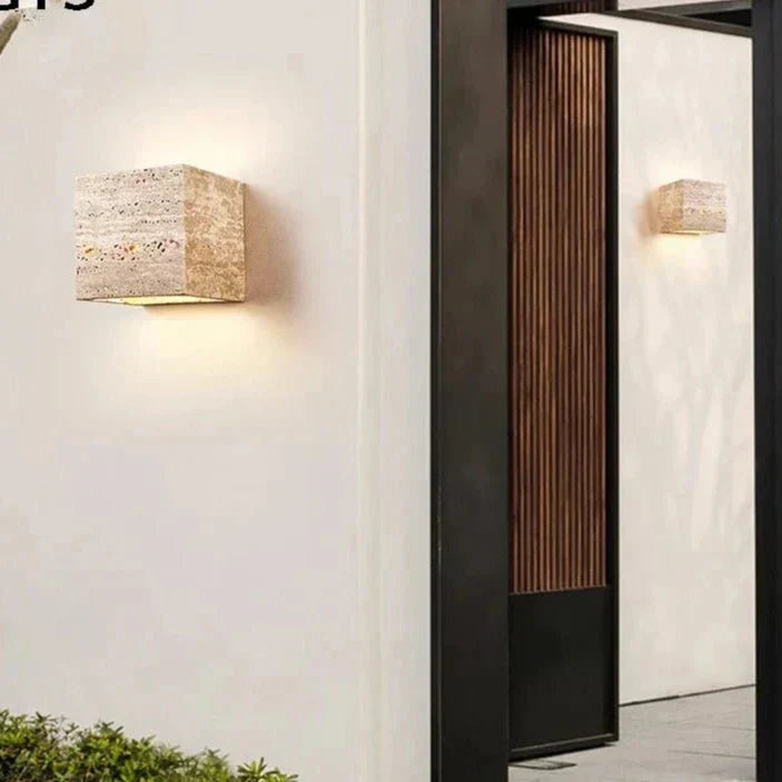 Avelena | Wandleuchte aus Travertin für eine warme und elegante Atmosphäre