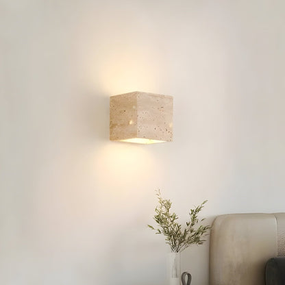 Avelena | Wandleuchte aus Travertin für eine warme und elegante Atmosphäre