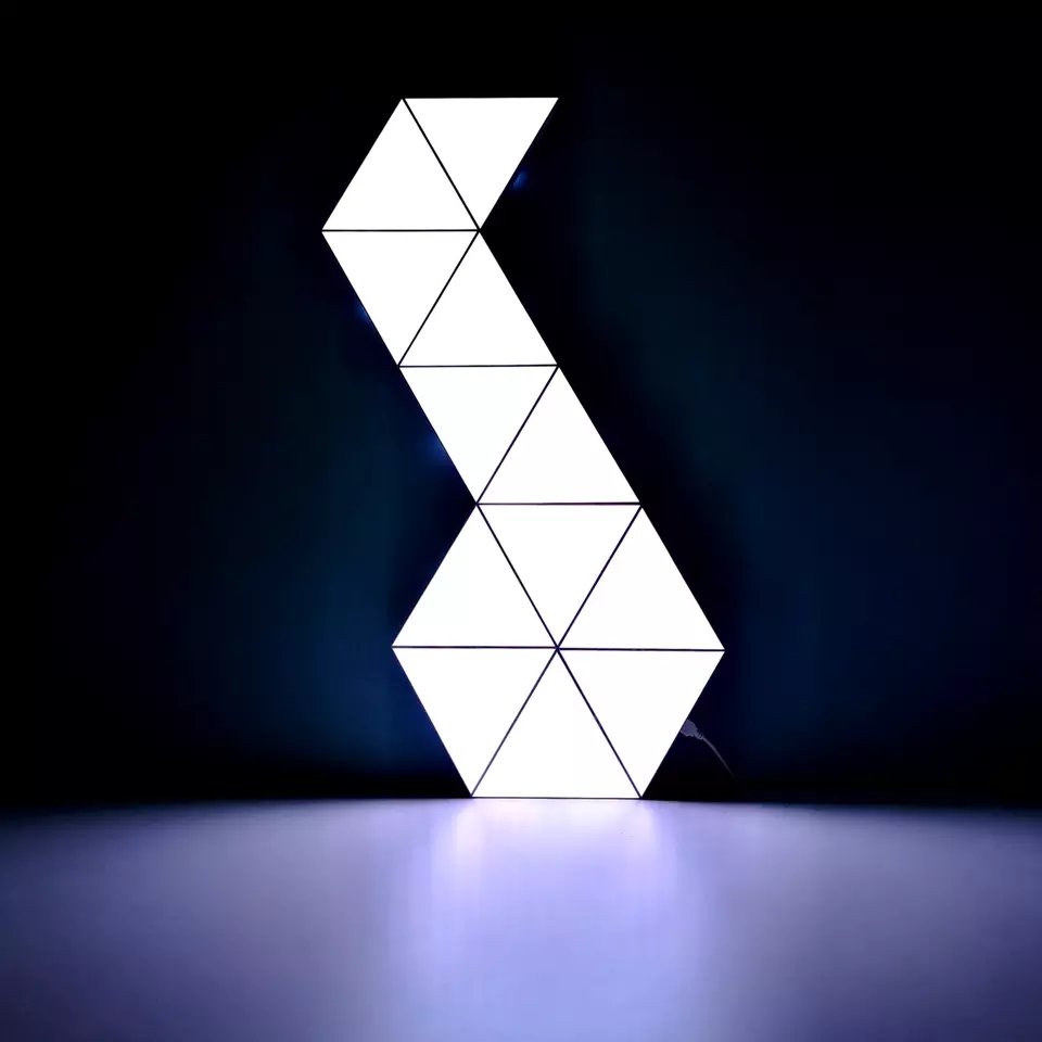Avelena | Wandbeleuchtung – Dreieckige Farb-Led mit Smd, App und Ir