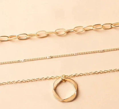 Avelena | Vintage goldene mehrschichtige Ketten- und Anhängernhänger