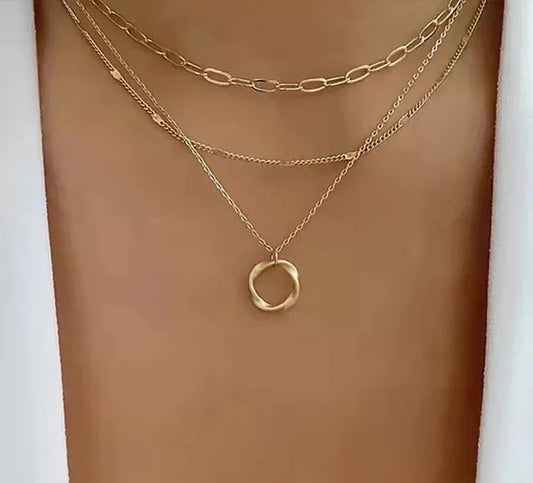 Avelena | Vintage goldene mehrschichtige Ketten- und Anhängernhänger
