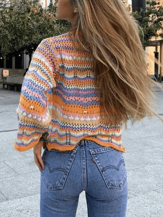 Häkelstrickpullover mit Regenbogenstreifen